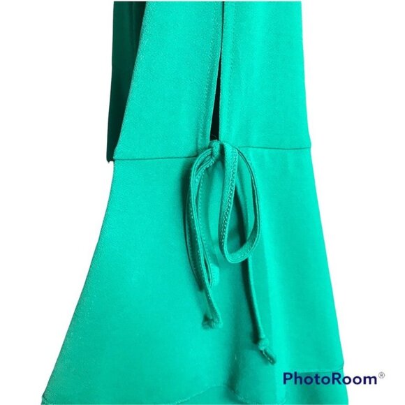 Cupio Tiered Cold Shoulder Sleeve V-Neck Blouse in Green - Size Medium - Picture 4 of 6